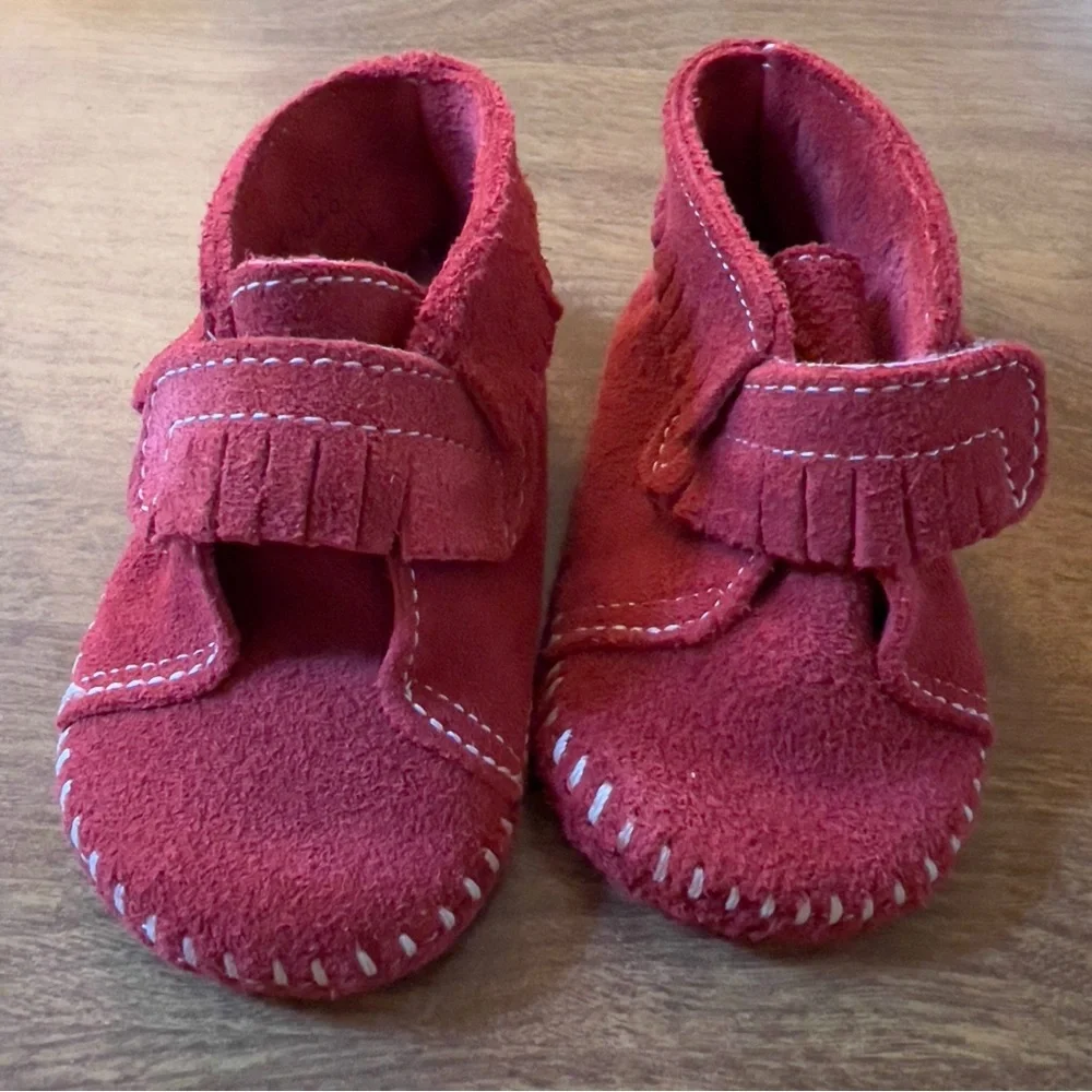MinneTonka Moccasin Children Burgundy Leather Suede Baby Walking Shoes size 4